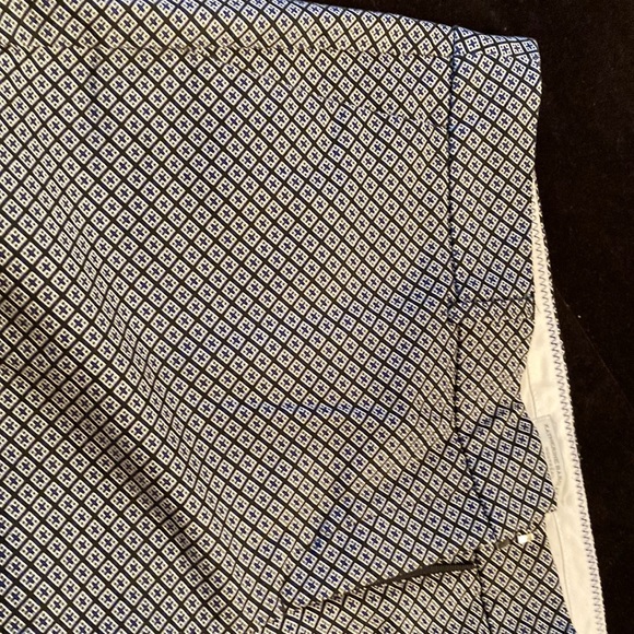 Women size 14 patterned capri/ankle pants. - Picture 5 of 5